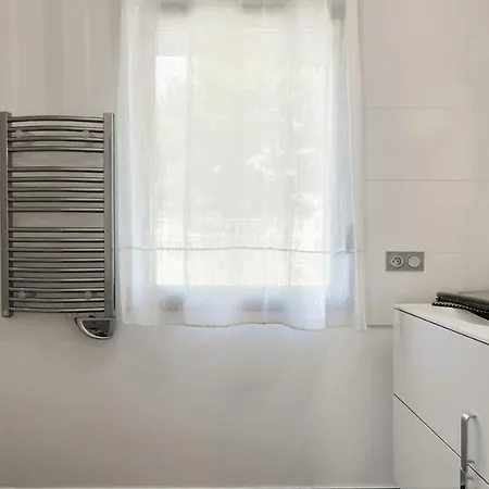 Apartment Front De 98 M², 3 Chambres, Terrasse 90 M² *