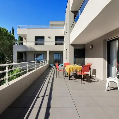 Front De 98 M², 3 Chambres, Terrasse 90 M² Appartement *